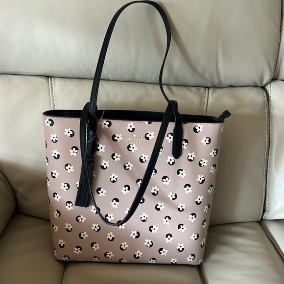 kate spade Handbags - Kate spade floral shoulder bag excellent condition